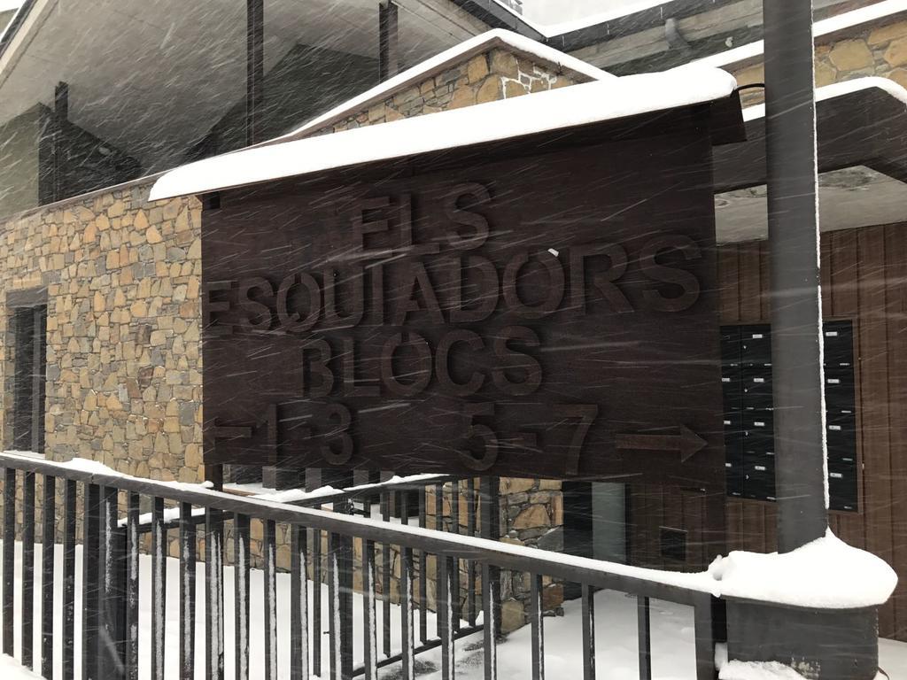 Apartaments Els Esquiadors Llorts Kültér fotó
